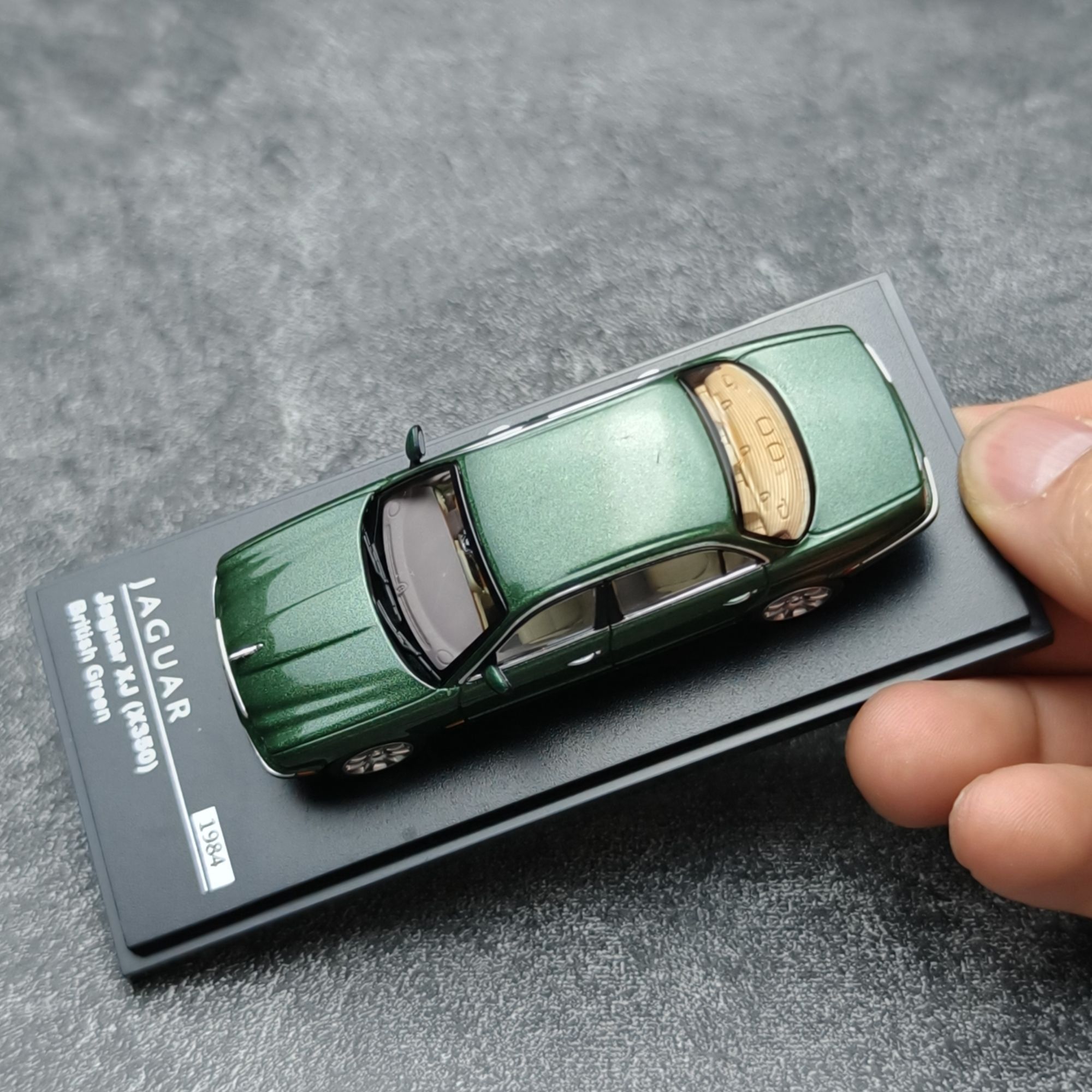 AR BOX Diecast 1:64 Skala XJ6  – Battery Case Storage recenzja i cena