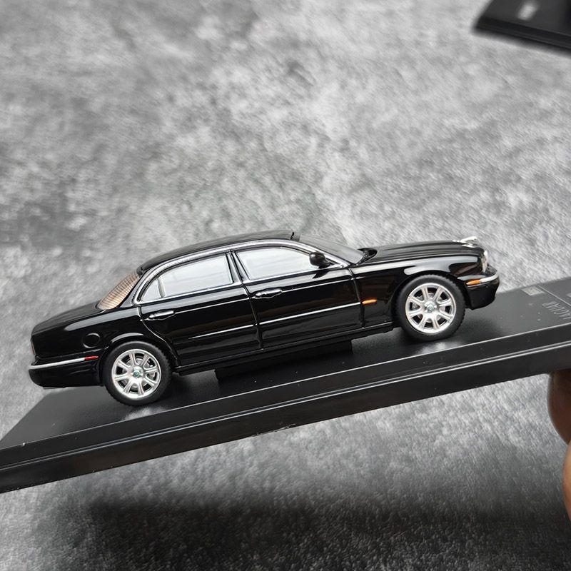 AR BOX Diecast 1:64 Skala XJ6  – Battery Case Storage recenzja i cena